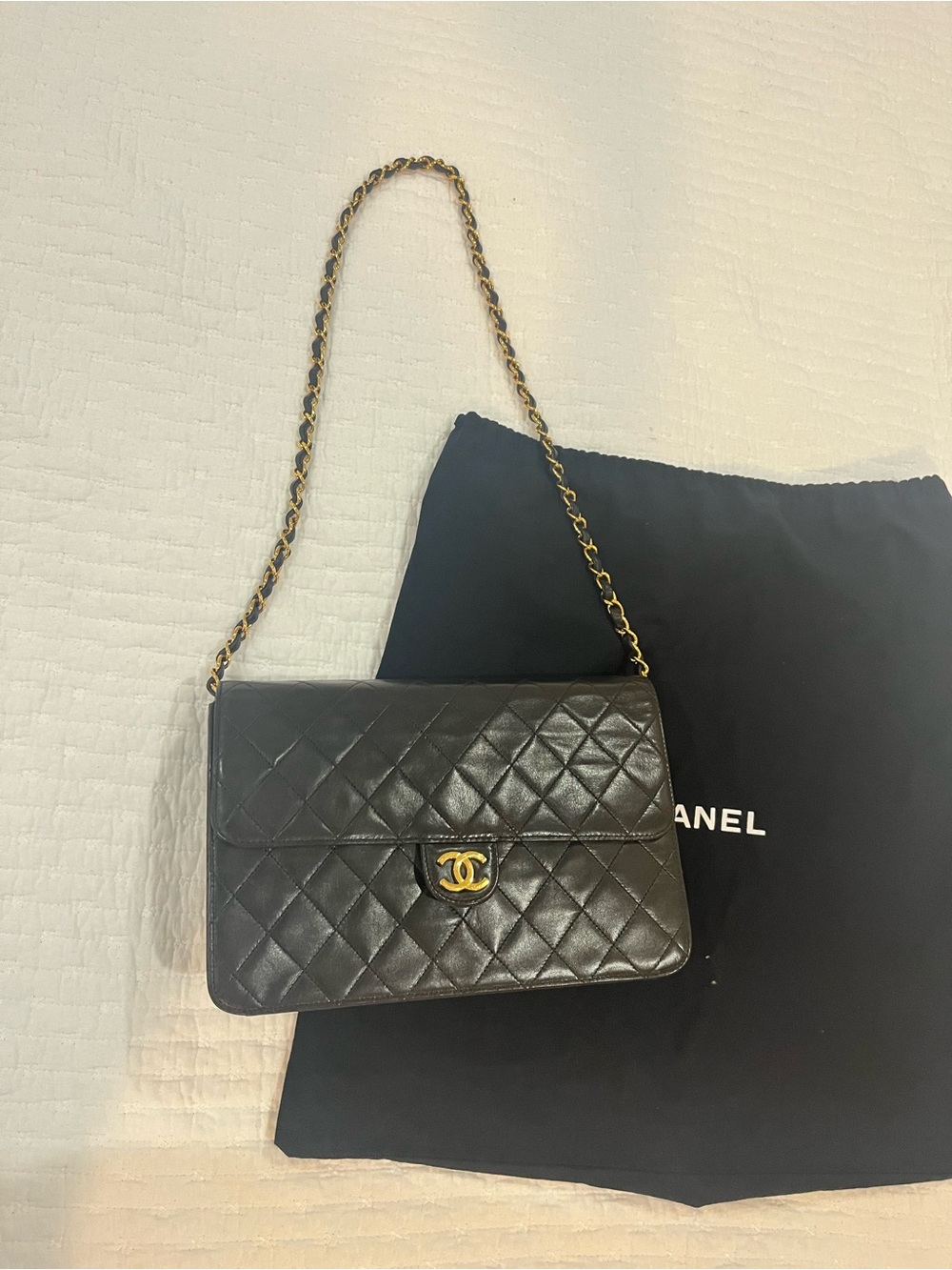 CHANEL Black Quilted Shoulder Bag with Gold Chain